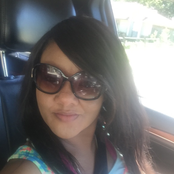 Meet your Posher, Mya - Picture 1 of 1